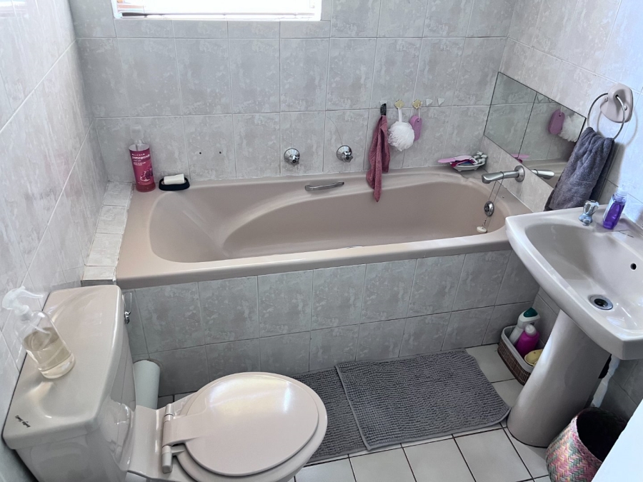 3 Bedroom Property for Sale in Langenhovenpark Free State